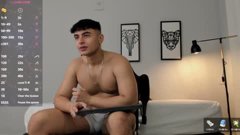 Snapshot of andrewlamar77 chatting on February 5, 1:11 pm Andrewlamar21 online show from February 5, 1:11 pm