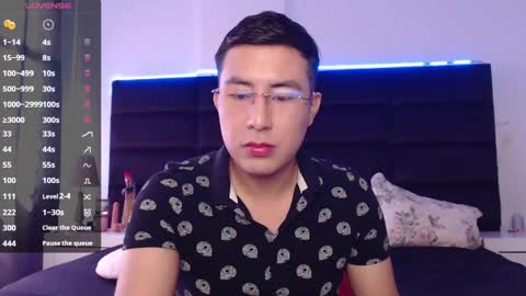 andrewmhilton_ online show from January 19, 6:53 pm