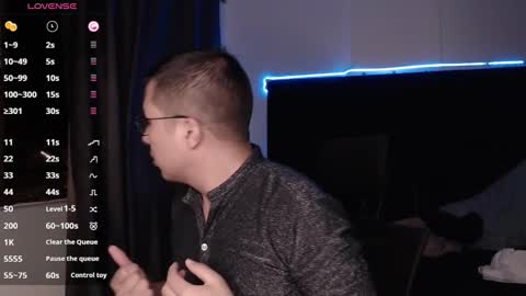 andrewmhilton_ online show from October 13, 11:27 pm