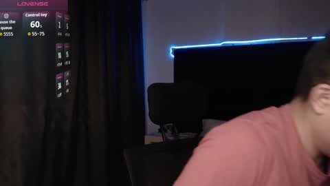 andrewmhilton_ online show from December 22, 7:27 am