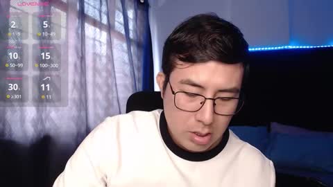 Snapshot of andrewmhilton_ chatting on March 19, 5:28 pm andrewmhilton_ online show from March 19, 5:28 pm