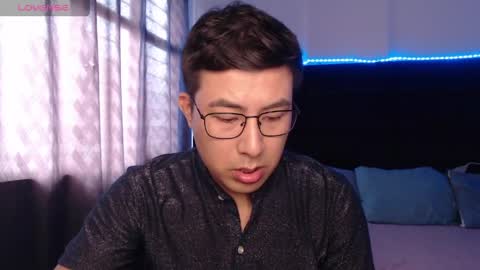 Snapshot of andrewmhilton_ chatting on April 2, 5:54 pm andrewmhilton_ online show from April 2, 5:54 pm