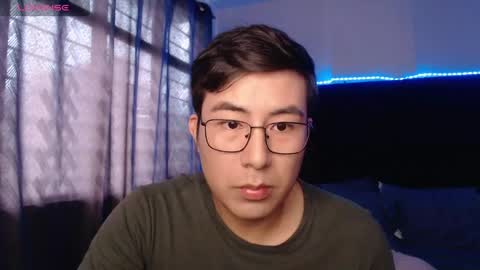 Snapshot of andrewmhilton_ chatting on May 26, 9:33 pm andrewmhilton_ online show from May 26, 9:33 pm