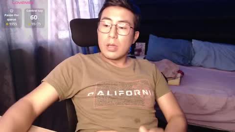 Snapshot of andrewmhilton_ chatting on June 1, 3:14 pm andrewmhilton_ online show from June 1, 3:14 pm