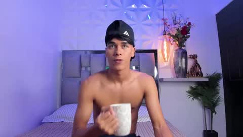 Snapshot of andrewortix chatting on March 10, 6:49 am AndreWortix online show from March 10, 6:49 am