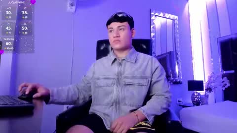 Snapshot of andrewpeach chatting on March 2, 4:50 am Andrew online show from March 2, 4:50 am