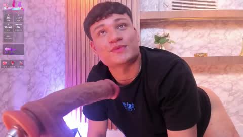 Snapshot of andrewpeach chatting on September 18, 9:50 pm Andrew online show from September 18, 9:50 pm