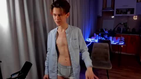 Snapshot of andrewwcarter2 chatting on February 27, 7:26 pm Andrew online show from February 27, 7:26 pm