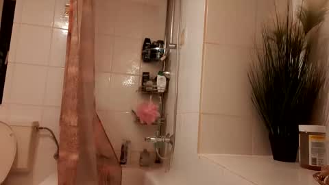 Snapshot of andris40 chatting on January 18, 9:18 pm andris40 online show from January 18, 9:18 pm