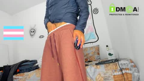 Snapshot of androgynous_love chatting on March 7, 11:16 pm hugeclit online show from March 7, 11:16 pm