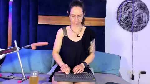 andromedajade_ online show from March 18, 3:42 am