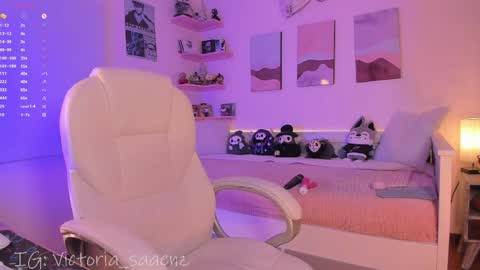 Victoria Senz  online show from June 1, 3:47 pm