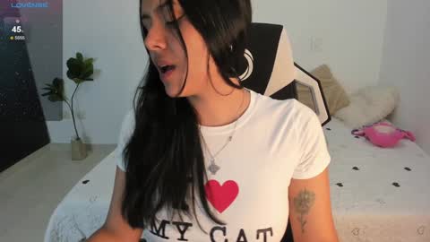 Snapshot of andy05hernandez_ chatting on January 19, 4:33 am independet online show from January 19, 4:33 am