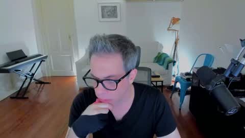 Andrew online show from December 5, 5:06 pm