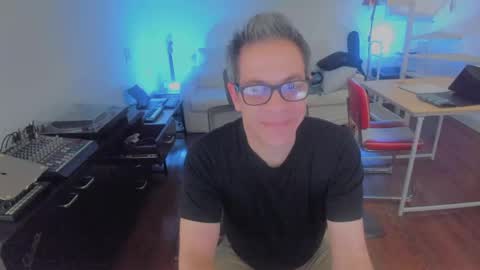 Snapshot of andy0pandi chatting on September 12, 8:25 am Andrew online show from September 12, 8:25 am