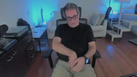 Snapshot of andy0pandi chatting on April 30, 1:28 pm Andrew online show from April 30, 1:28 pm