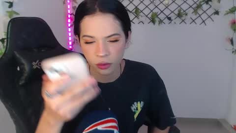 Snapshot of andy_bell_x chatting on February 12, 5:24 am ANDY online show from February 12, 5:24 am