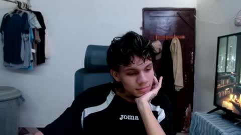 andy_dan1 online show from June 2, 7:43 am