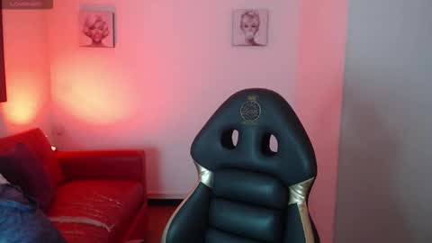 andy_eagleton_20 online show from February 12, 3:23 am