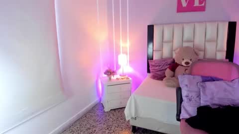 Andrea online show from November 12, 1:00 pm