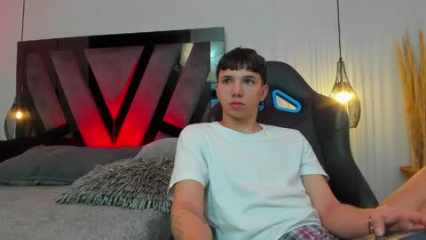 Snapshot of andy_miller5 chatting on May 8, 10:59 pm ANDY online show from May 8, 10:59 pm