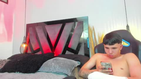 Snapshot of andy_miller5 chatting on May 17, 10:50 pm ANDY online show from May 17, 10:50 pm