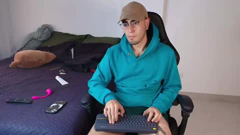 Snapshot of andy_shaaw chatting on March 6, 6:59 pm Andres online show from March 6, 6:59 pm