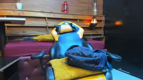 Snapshot of andy_staar chatting on December 19, 1:18 am andres online show from December 19, 1:18 am