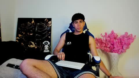 Snapshot of andy_wood1 chatting on April 8, 4:51 pm andy_wood1 online show from April 8, 4:51 pm