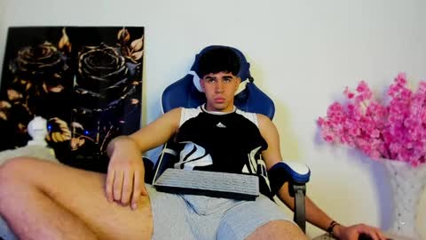 Snapshot of andy_wood1 chatting on April 11, 6:56 pm andy_wood1 online show from April 11, 6:56 pm