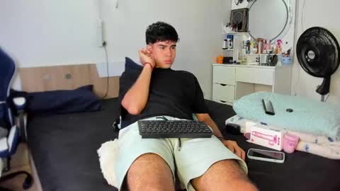 Snapshot of andy_wood1 chatting on May 29, 11:52 am andy_wood1 online show from May 29, 11:52 am