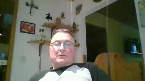 Snapshot of andybayern chatting on April 14, 4:46 pm andybayern online show from April 14, 4:46 pm