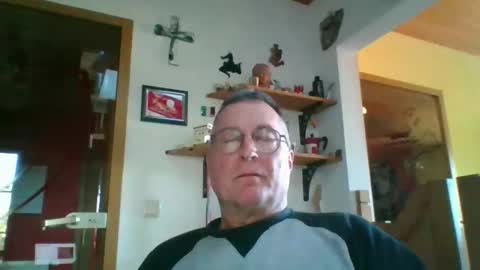 Snapshot of andybayern chatting on April 23, 4:20 pm andybayern online show from April 23, 4:20 pm