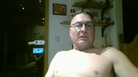 Snapshot of andybayern chatting on April 29, 11:22 pm andybayern online show from April 29, 11:22 pm