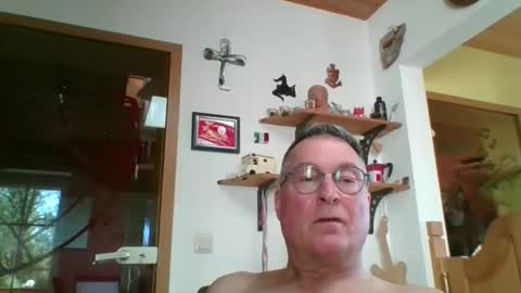 Snapshot of andybayern chatting on May 1, 6:29 am andybayern online show from May 1, 6:29 am