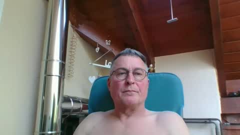 Snapshot of andybayern chatting on May 8, 1:49 pm andybayern online show from May 8, 1:49 pm