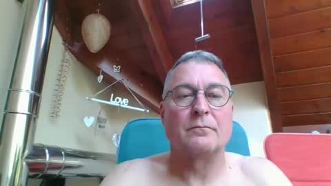 Snapshot of andybayern chatting on May 22, 1:28 pm andybayern online show from May 22, 1:28 pm