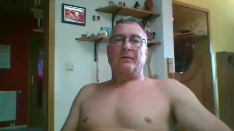 Snapshot of andybayern chatting on May 28, 2:25 pm andybayern online show from May 28, 2:25 pm