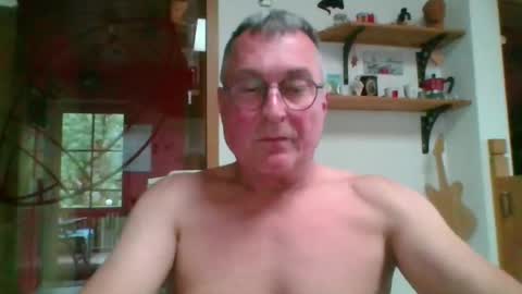 Snapshot of andybayern chatting on June 5, 11:49 am andybayern online show from June 5, 11:49 am