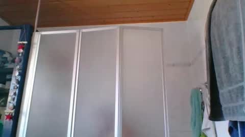 Snapshot of andybayern chatting on June 8, 2:17 pm andybayern online show from June 8, 2:17 pm