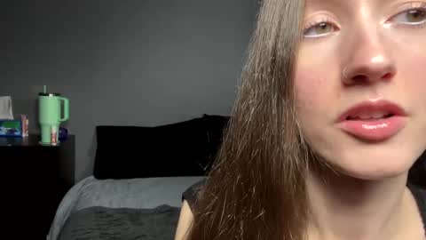 Snapshot of andyhayes69 chatting on March 9, 1:14 am andyhayes69 online show from March 9, 1:14 am