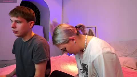 Snapshot of andyjey_ chatting on October 25, 7:08 pm Mandy and Andy online show from October 25, 7:08 pm