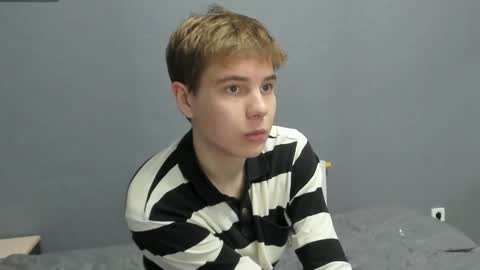 Snapshot of andyjey_ chatting on November 19, 10:10 pm Mandy and Andy online show from November 19, 10:10 pm