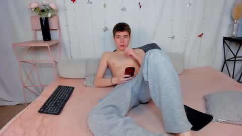 Snapshot of andyjey_ chatting on January 9, 12:35 am Mandy and Andy online show from January 9, 12:35 am