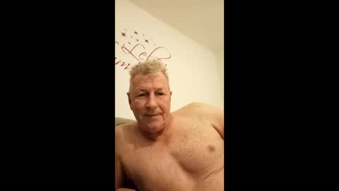 Snapshot of andyk1704 chatting on December 17, 5:35 am andyk1704 online show from December 17, 5:35 am