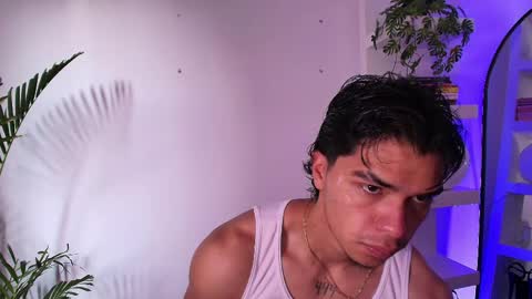 Snapshot of andypalmerr chatting on April 22, 11:23 am andypalmerr online show from April 22, 11:23 am