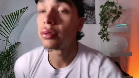 Snapshot of andypalmerr chatting on May 19, 10:27 pm andypalmerr online show from May 19, 10:27 pm
