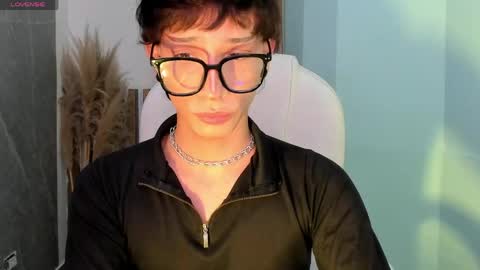 Snapshot of andywiills chatting on May 20, 10:16 pm Andy online show from May 20, 10:16 pm