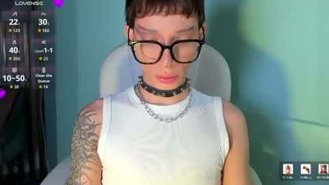 Snapshot of andywiills chatting on June 17, 10:10 pm Andy online show from June 17, 10:10 pm