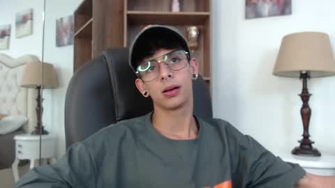 andyxibrat online show from May 4, 6:59 pm